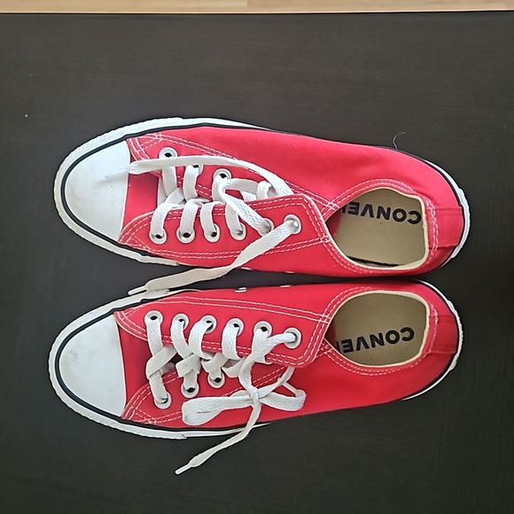 Converse Red Chuck Taylor Sneakers
Size M4.5/W6.5 - Picture 1 of 3